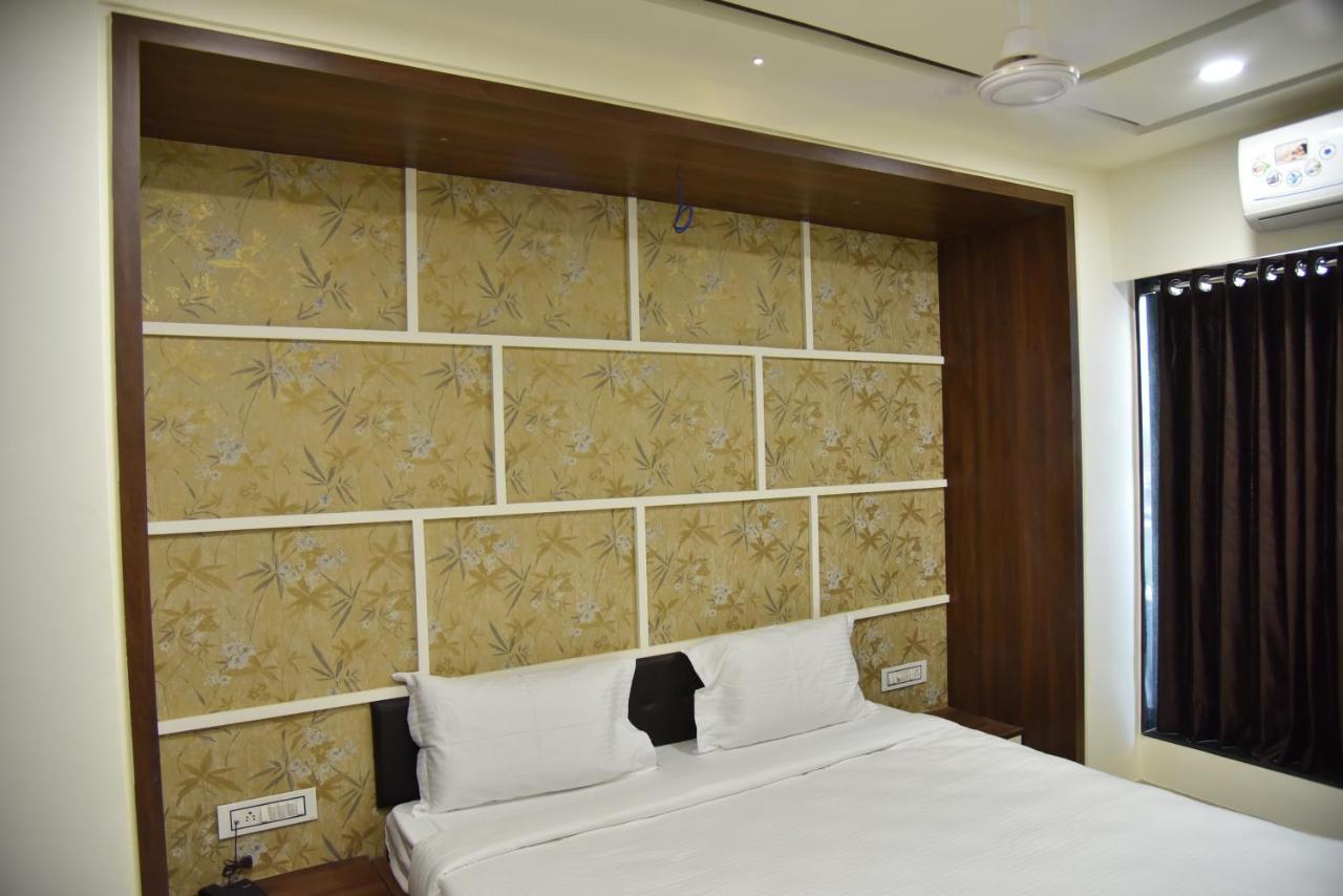 Hotel Savera Inn Morbi Exteriör bild